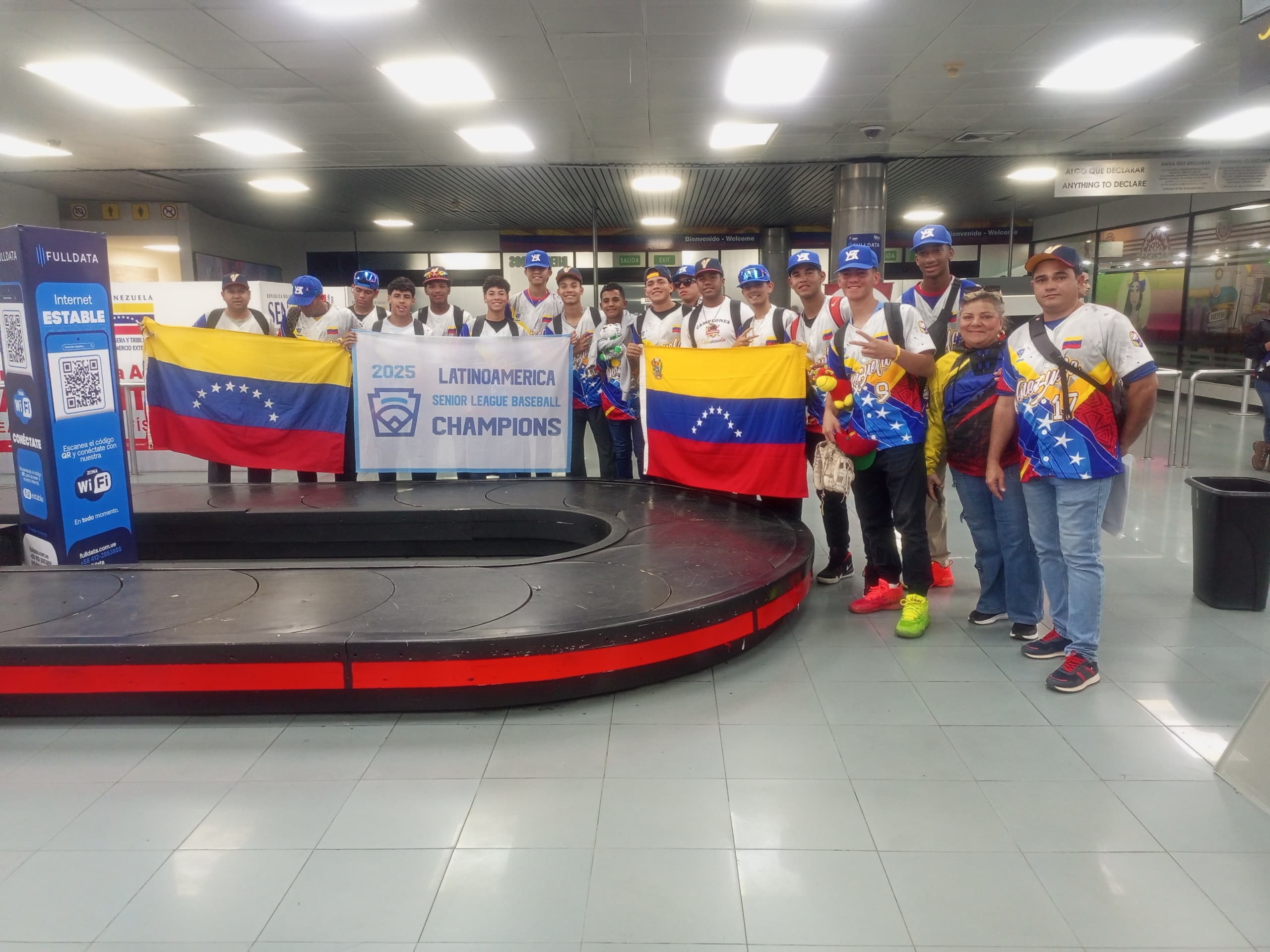 ¡Llegaron los campeones! Equipo senior de Cacique Mara ya se encuentra en Maracaibo para celebrar el título latinoamericano