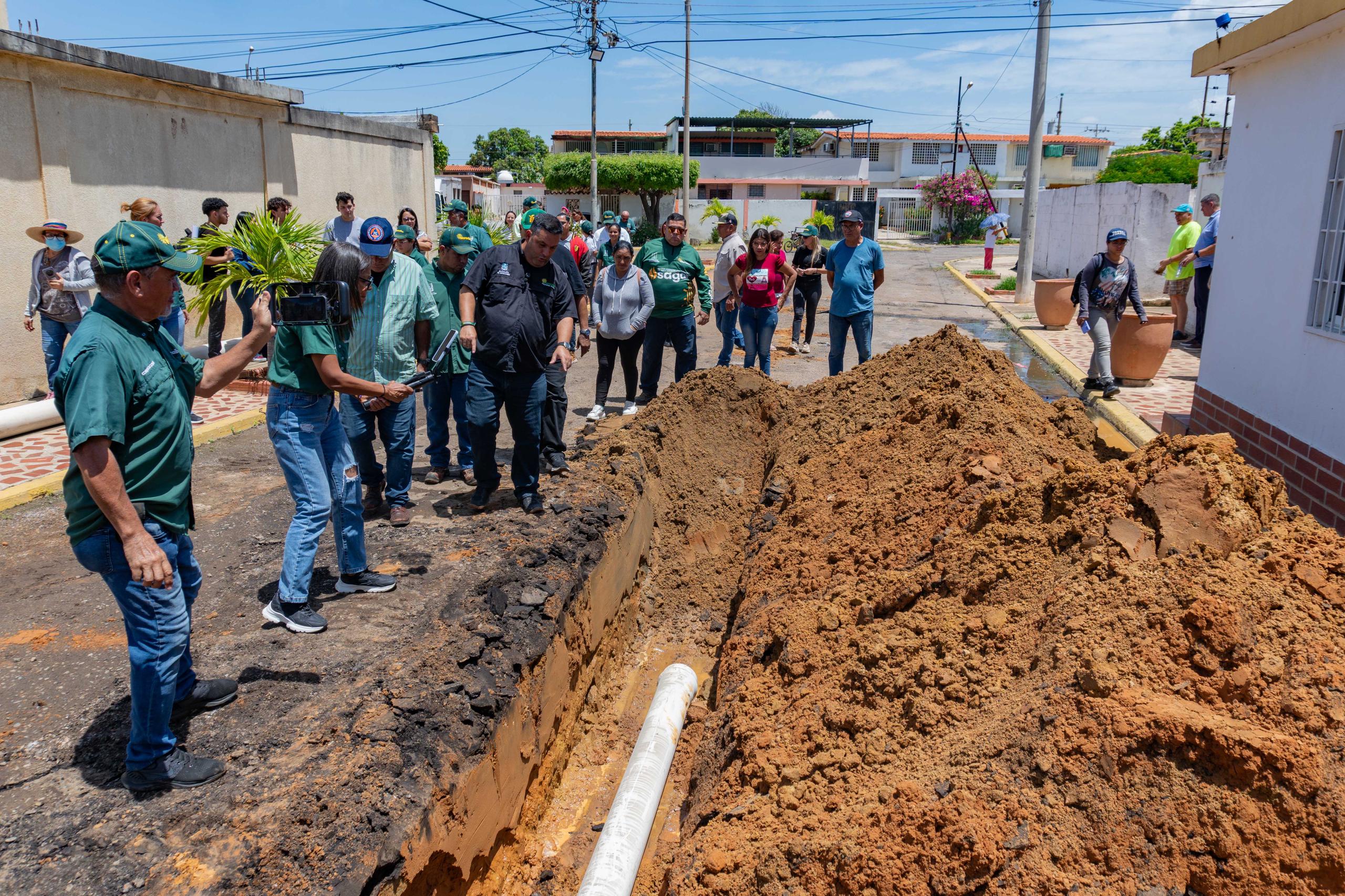 Alcaldía de Maracaibo beneficia a más de 120 familias en Monte Claro con la sustitución de colector de aguas servidas