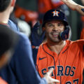 Altuve lideró la ofensiva de los Astros en victoria ante los Mellizos