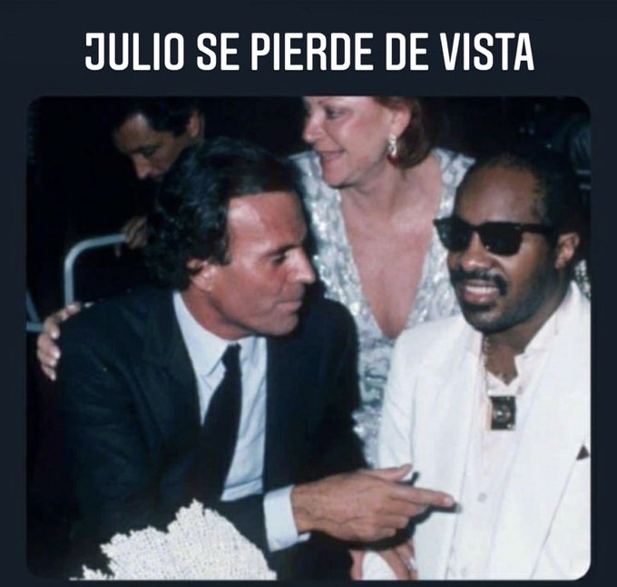 Los memes de Julio Iglesias con graciosos mensajes inundan las redes sociales ante la llegada del mes de julio