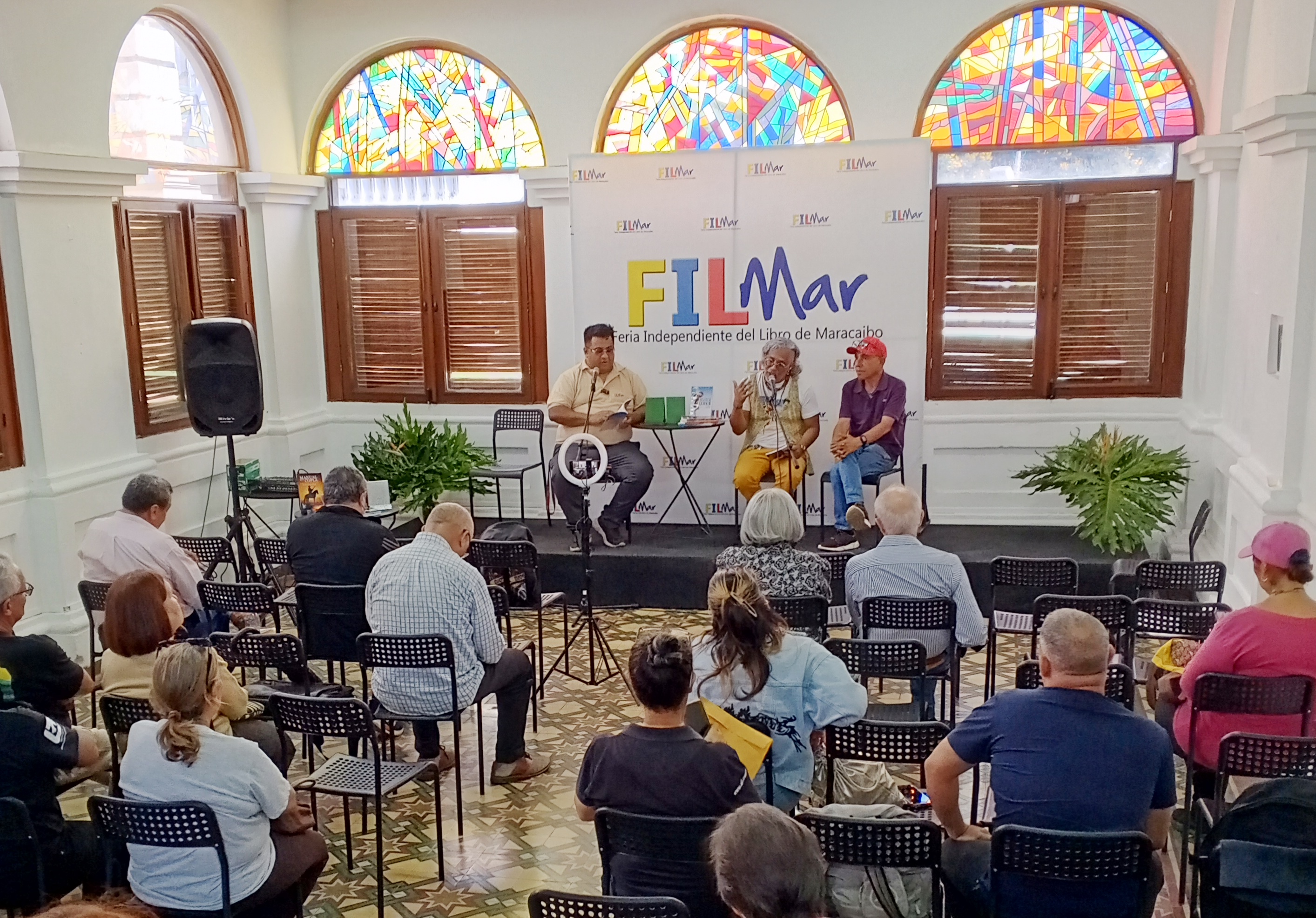 Escritores y ensayistas de todo el país presentaron sus nuevos títulos en la Feria Independiente del Libro de Maracaibo 2025