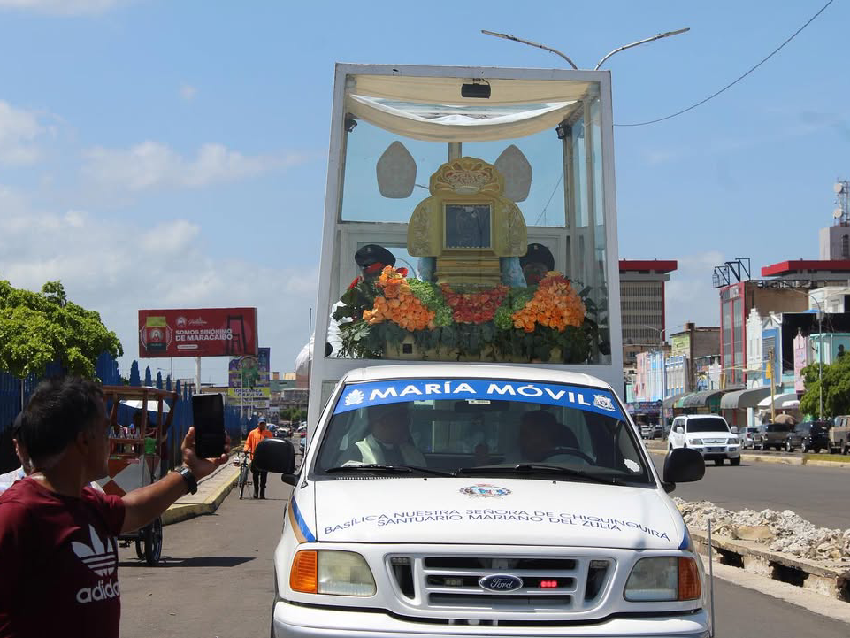 Basílica de La Chinita celebra Pentecostés con ordenaciones, bendición del ‘María Móvil’ y oración por la salud