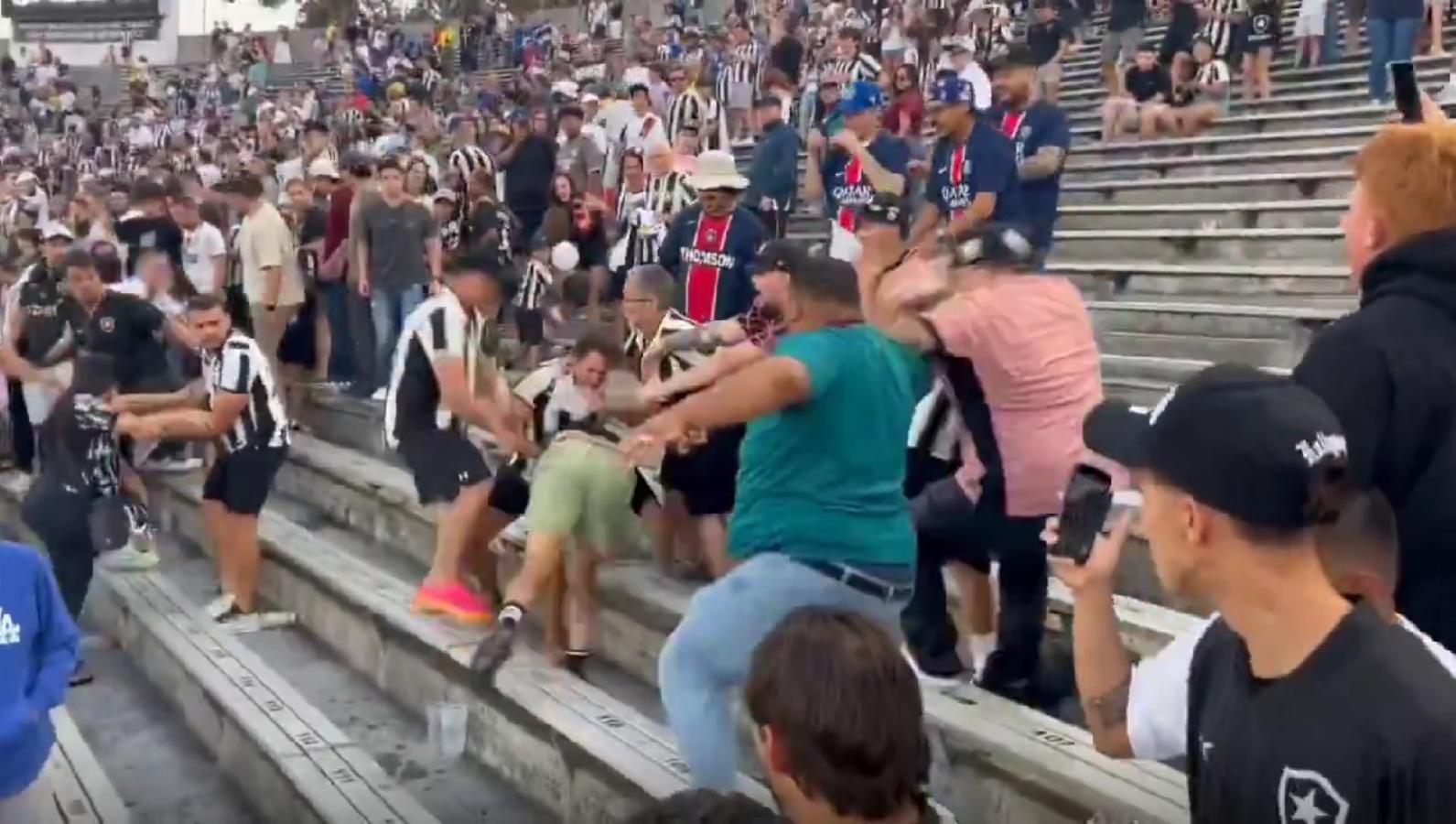 Aficionados del PSG y Botafogo protagonizan brutal pelea