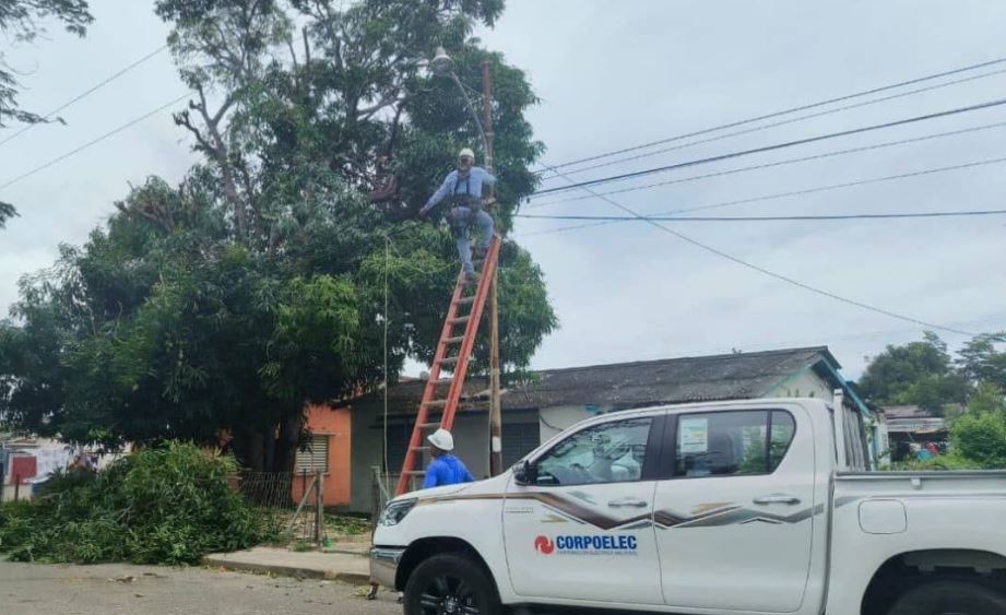Corpoelec optimiza servicio eléctrico a más de mil 500 familias zulianas