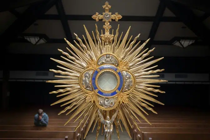 El Papa presidió procesión del Corpus Christi con un recorrido a pie