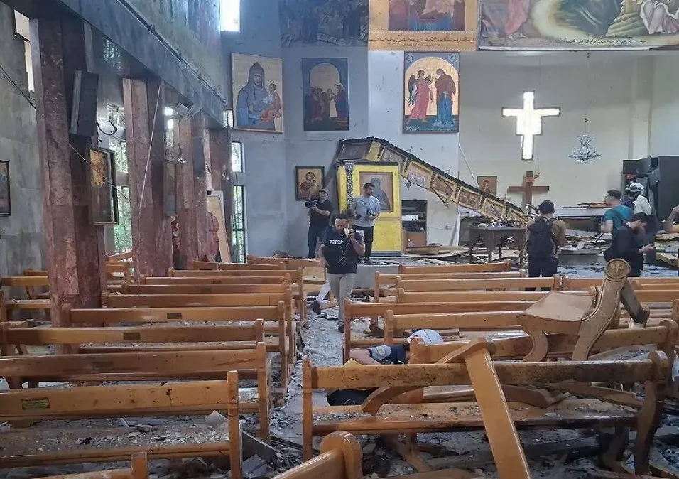 Atentado terrorista deja más de 20 muertos en iglesia de Damasco en Siria