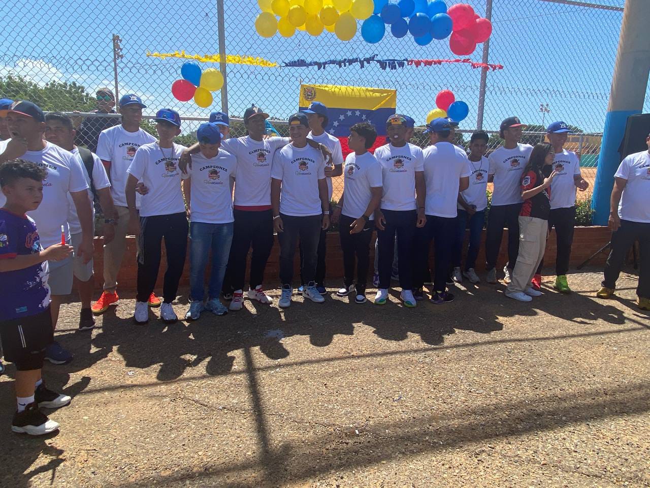 Así fue el recibimiento de los campeones senior  latinoamericanos de Cacique Mara