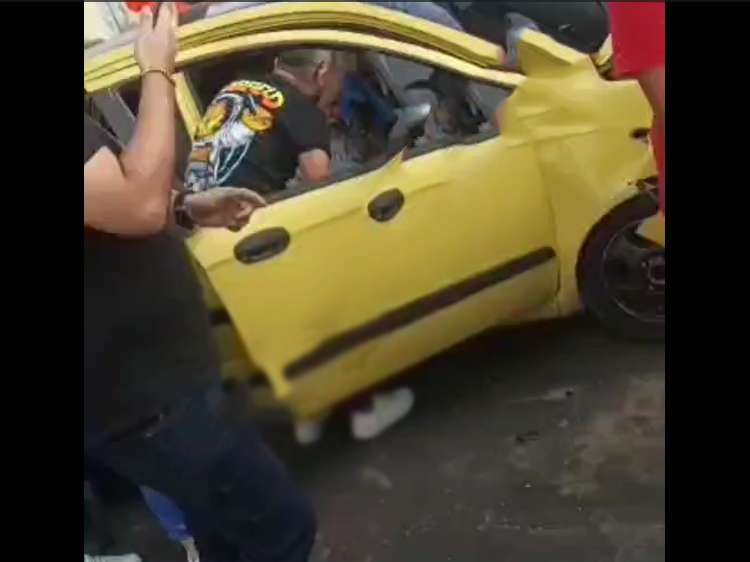 Tres personas resultaron heridas en accidente de tránsito en Pomona