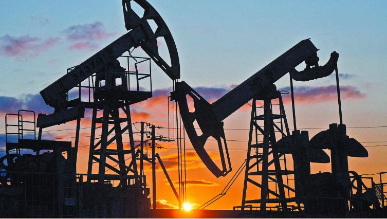 Precios del petróleo siguen subiendo ante la escalada del conflicto entre Israel e Irán