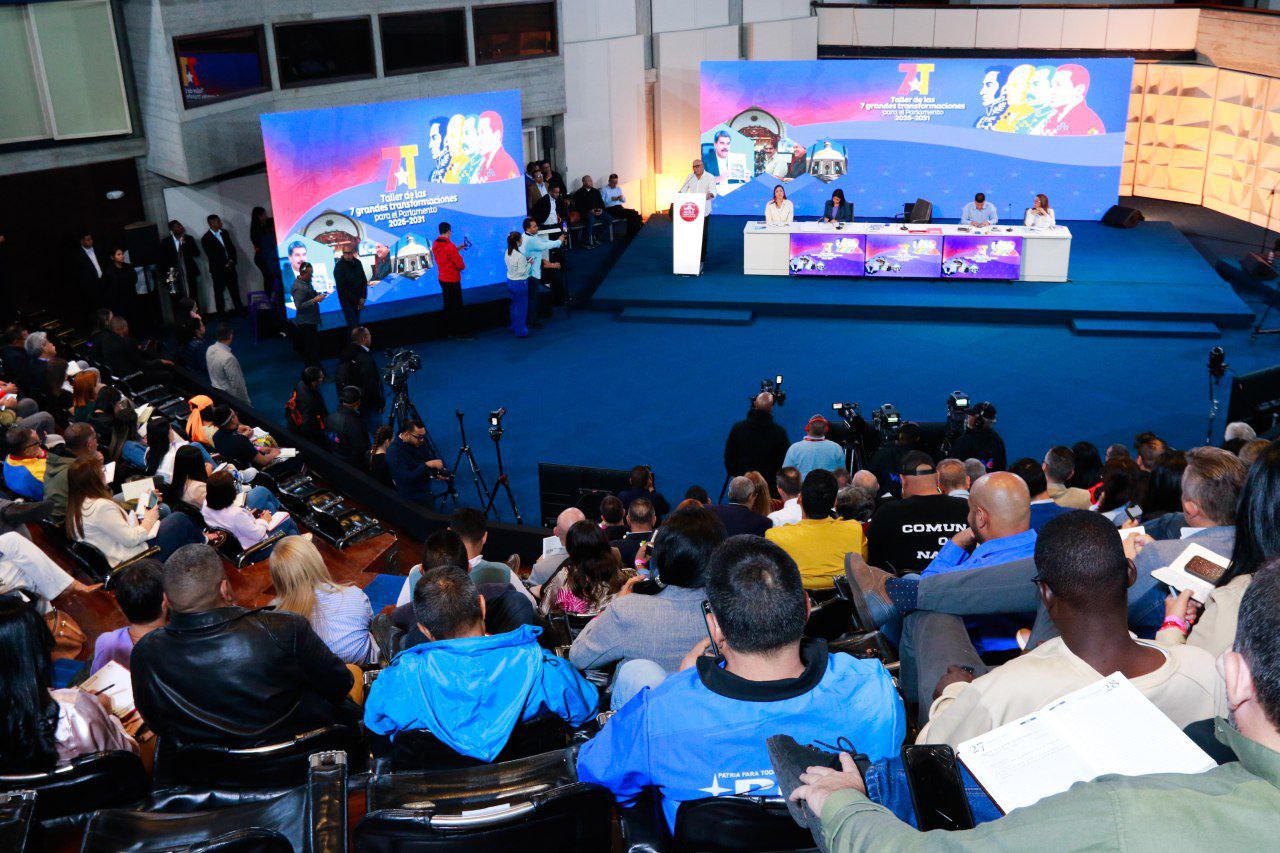 Nicolás Maduro impulsa transformación parlamentaria y lucha anticorrupción