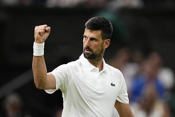 Novak Djokovic no dio lugar a sorpresas y clasificó a la segunda ronda de Wimbledon