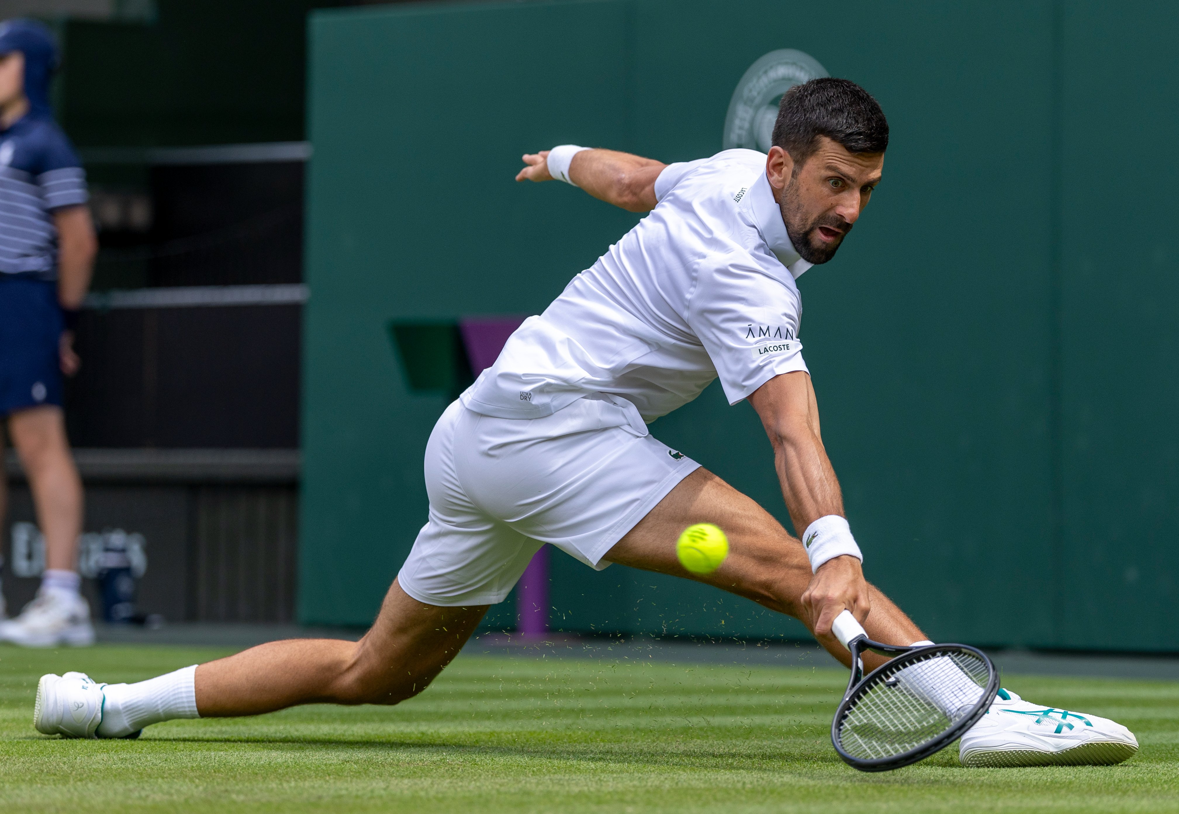 Djokovic avanzó sin problemas a la tercera ronda de Wimbledon