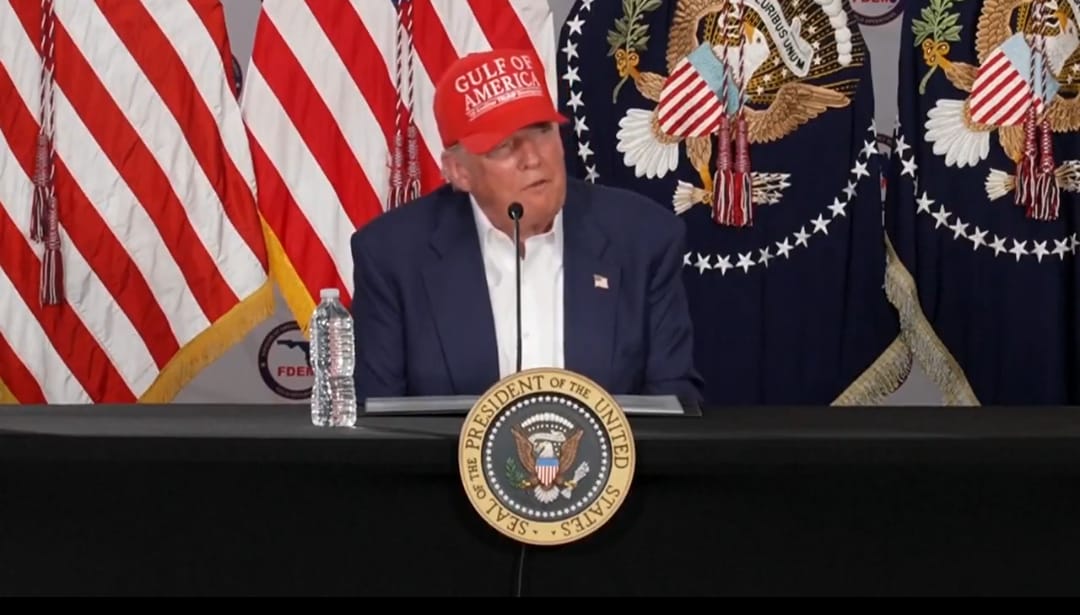 Trump asegura que en cinco meses su administración ha arrestado a más 2 mil 700 miembros del Tren de Aragua