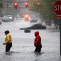 Fuertes lluvias convierten las calles y el Metro de Nueva York en 