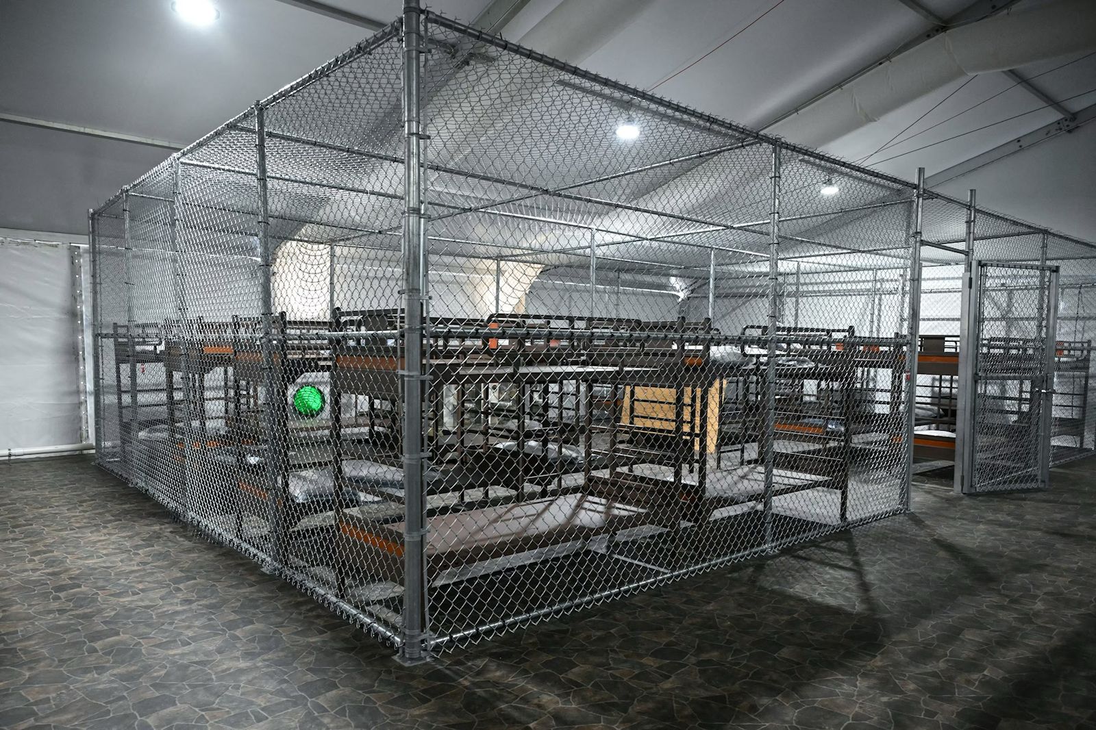 Alligator Alcatraz alberga a los primeros migrantes