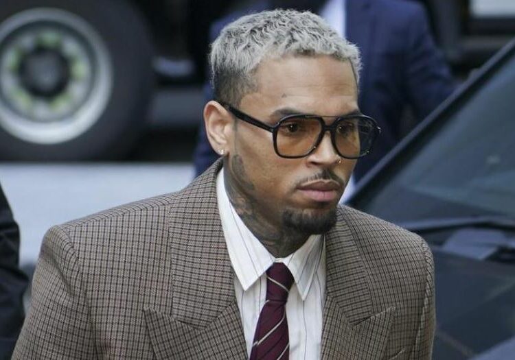 Chris Brown se declara inocente de dos cargos más por agresión en discoteca de Londres