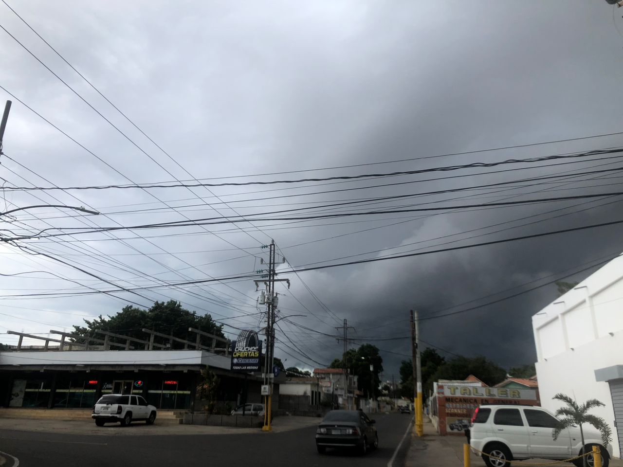 A cuidarse: Chubasco arropa Maracaibo