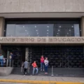 Educación adecua contenidos escolares para fortalecer habilidades en áreas básicas