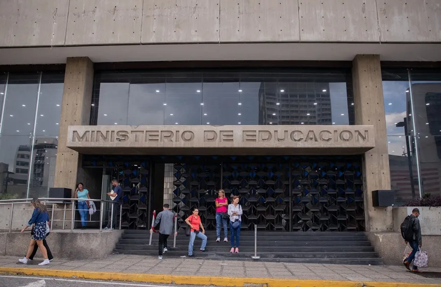Educación adecua contenidos escolares para fortalecer habilidades en áreas básicas