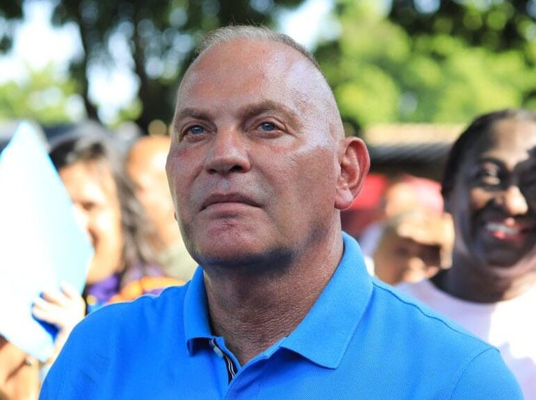 Gian Carlo Di Martino es politólogo, abogado, profesor universitario y gerente público