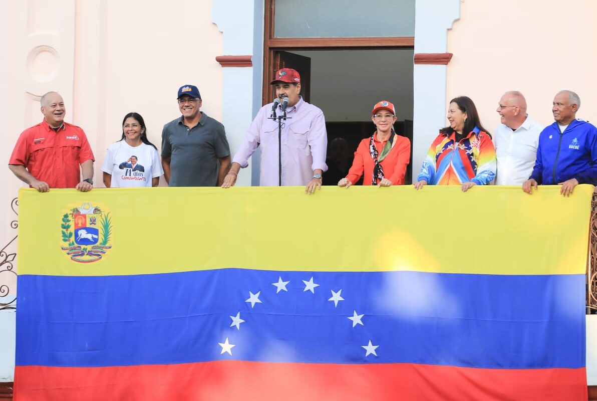 Maduro a la derecha: Vamos a gobernar el 85 % de los territorios municipales para que respeten