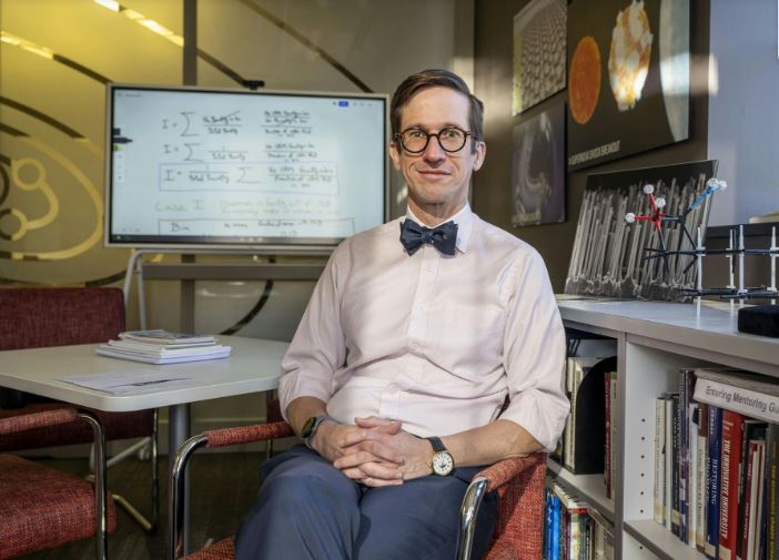 EXCLUSIVO, Entrevista a Santiago Schnell: Científico, biólogo y rector del Dartmouth College en EEUU