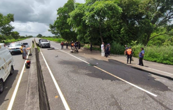 Paciente salió expulsada de una ambulancia tras sufrir un accidente vial en Cojedes