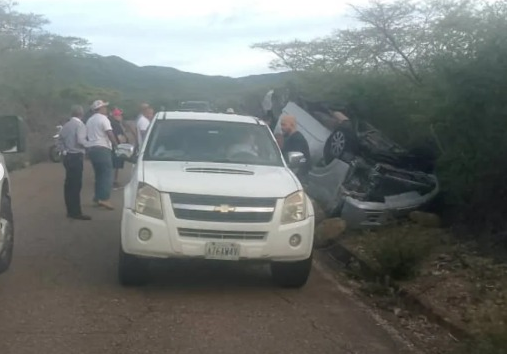 Volcamiento de una camioneta en Coro dejó al menos siete heridos: Entre ellos dos sacerdotes de Brasil