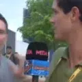 Actor Julián Gil interrumpe en vivo a El Chiringuito y es empujado por el reportero del programa