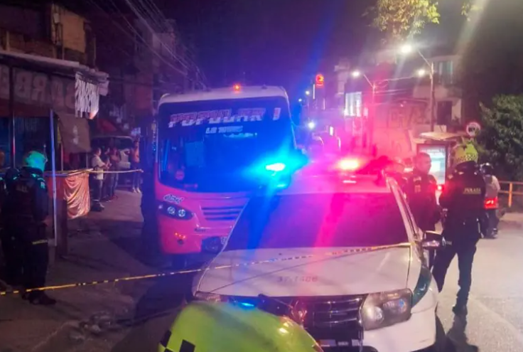 A balazos asesinaron a dos mujeres dentro de un autobús en Medellín, una era venezolana
