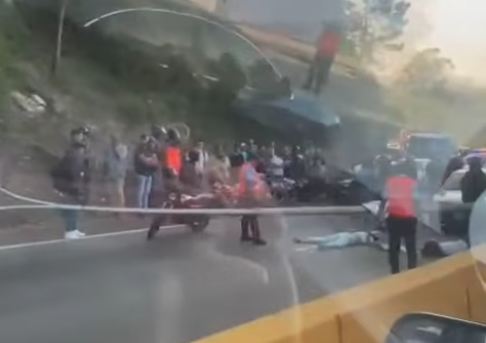 Muere pareja de motorizados al impactar contra un poste de alumbrado público en la carretera Panamericana