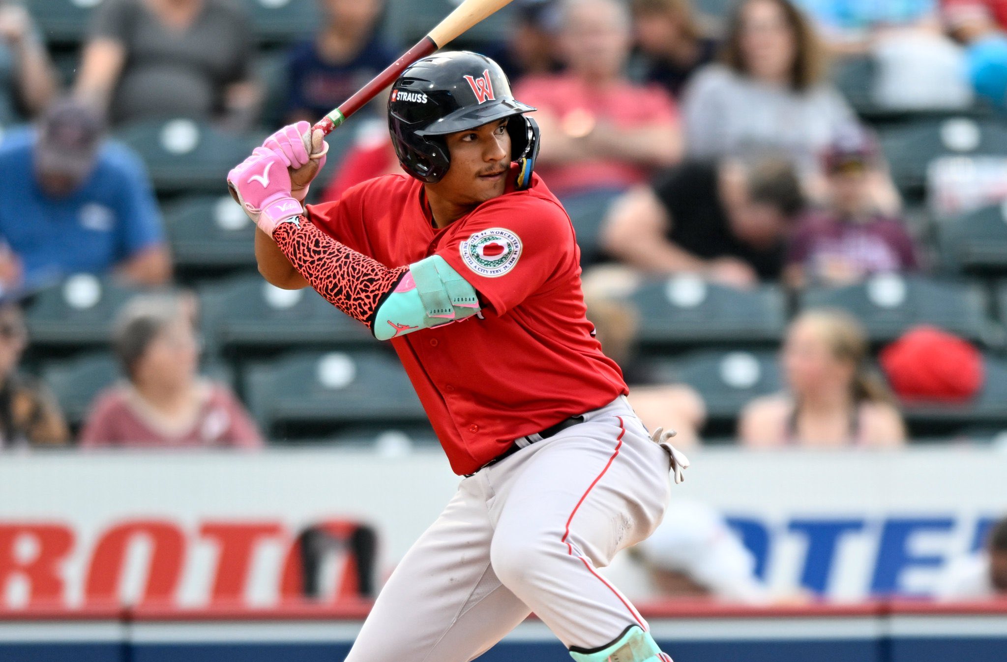 Jhostynxon García es subido al equipo grande de Medias Rojas de Boston