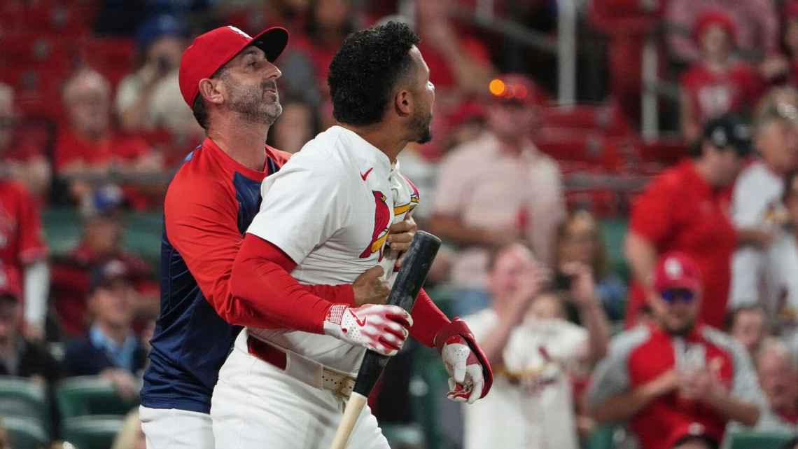 Willson Contreras fue suspendido por seis juegos luego de ser expulsado ante Piratas