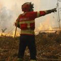 Portugal entró en el segundo día de estado de alerta con 32 incendios activos