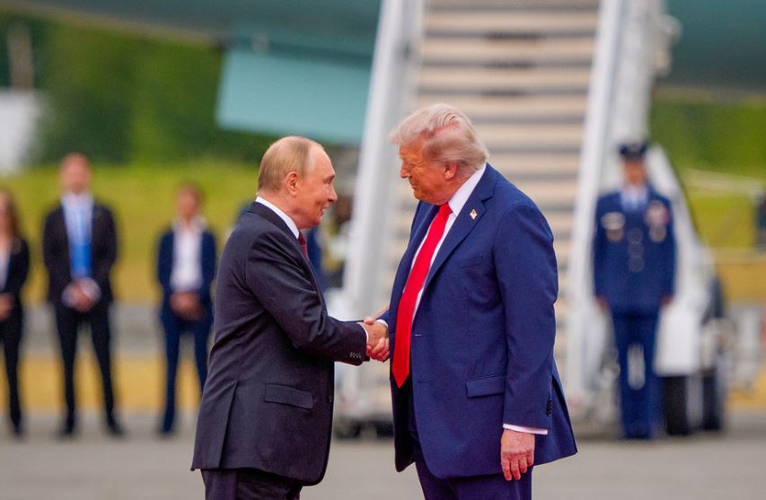 Putin calificó de "oportuna y muy útil" su reunión con Trump