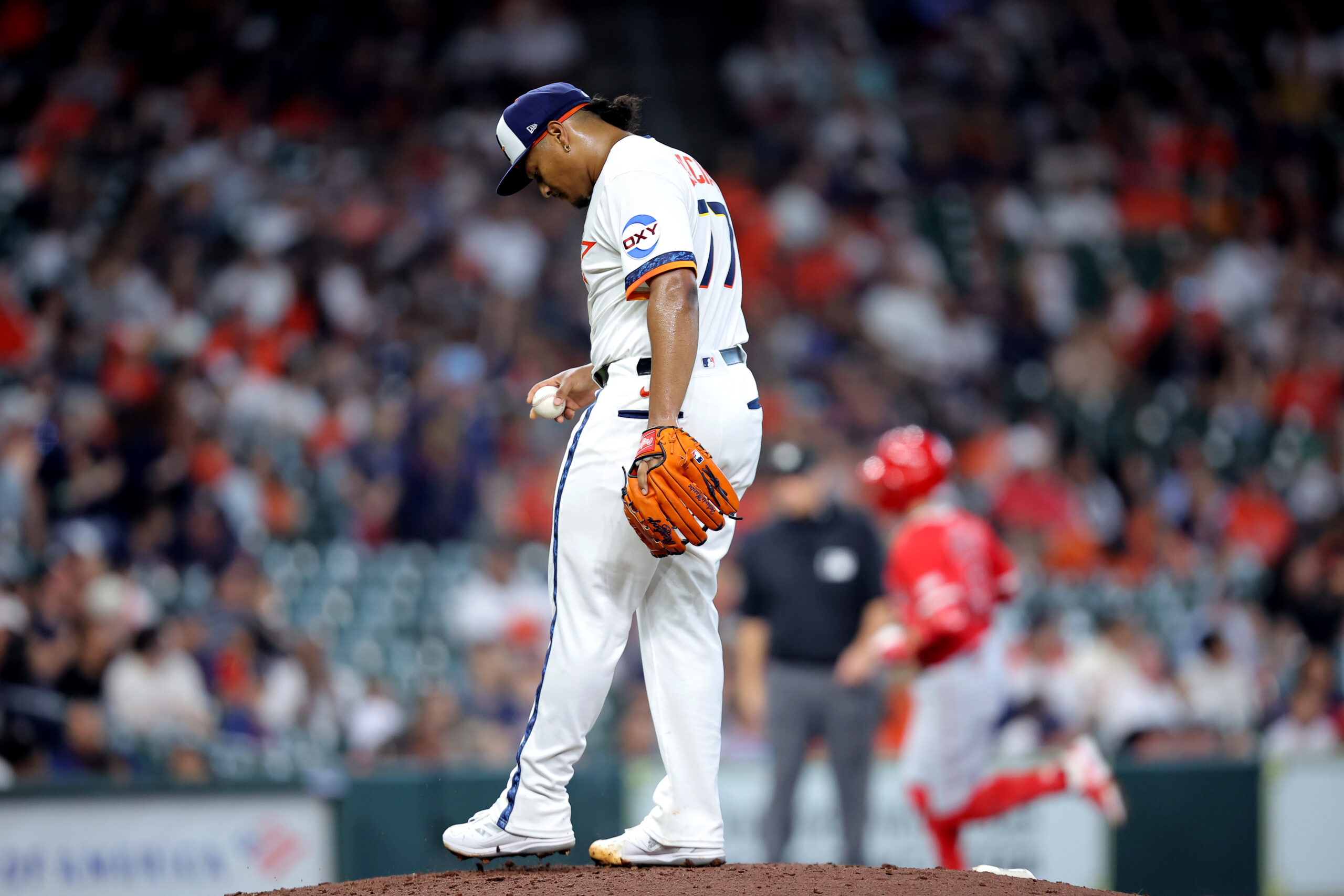 Astros de Houston colocan a Luis García en la lista de lesionaddos