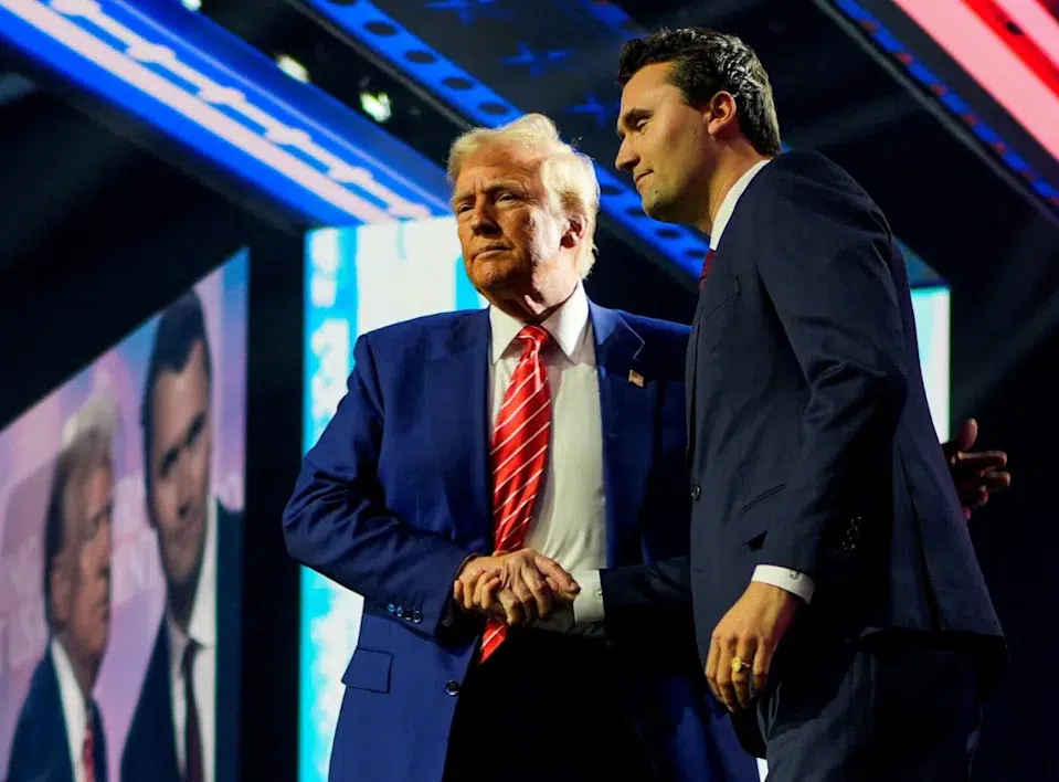 Trump anuncia la muerte del activista Charlie Kirk, tiroteado en acto público