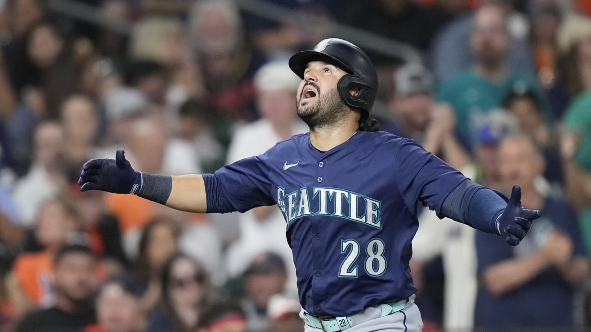 Eugenio Suárez conectó el vuelacerca 47 de la temporada en triunfo clave de Marineros