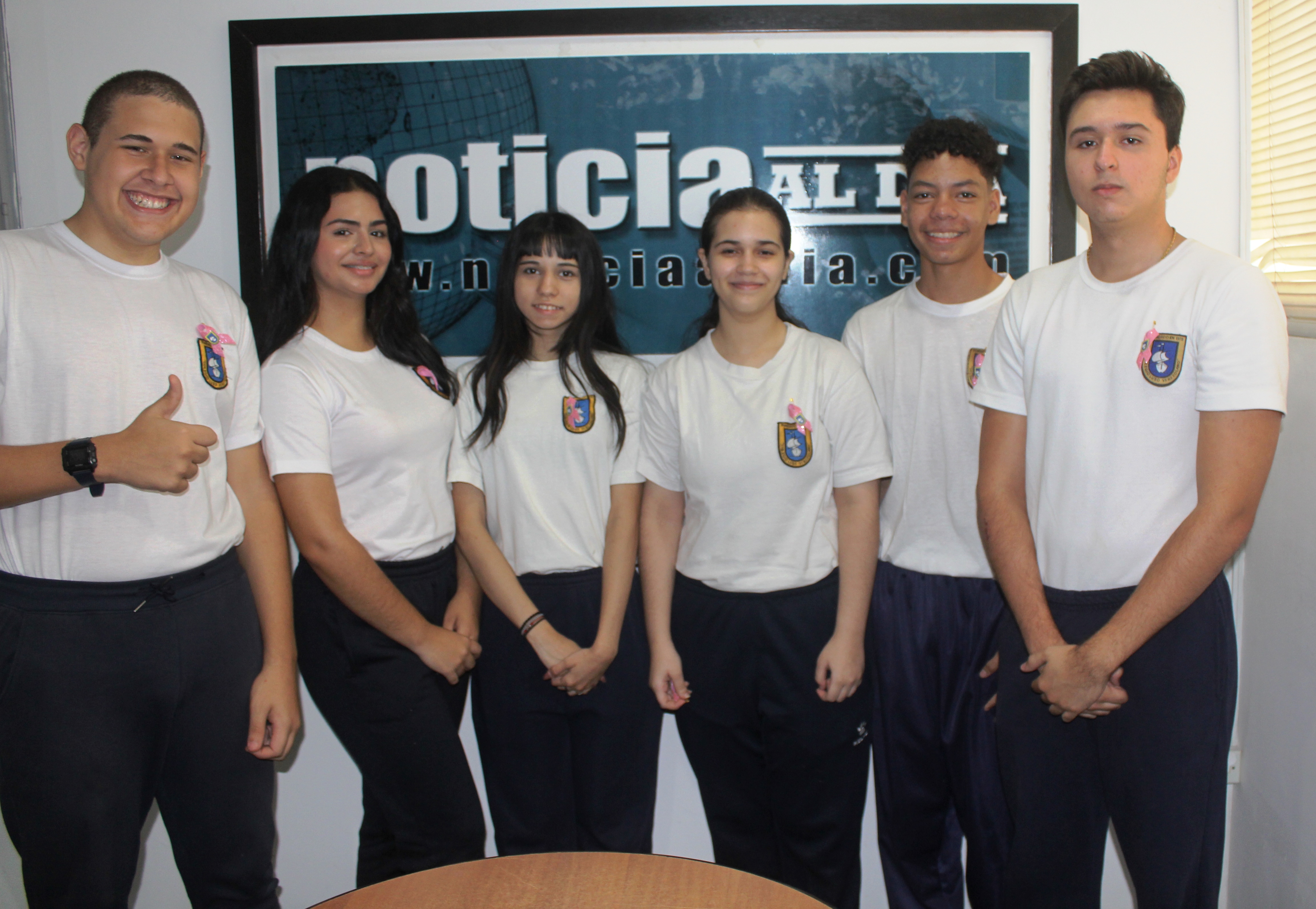 Estudiantes de bachillerato también se sumaron a la campaña de concientización contra el cáncer de mama