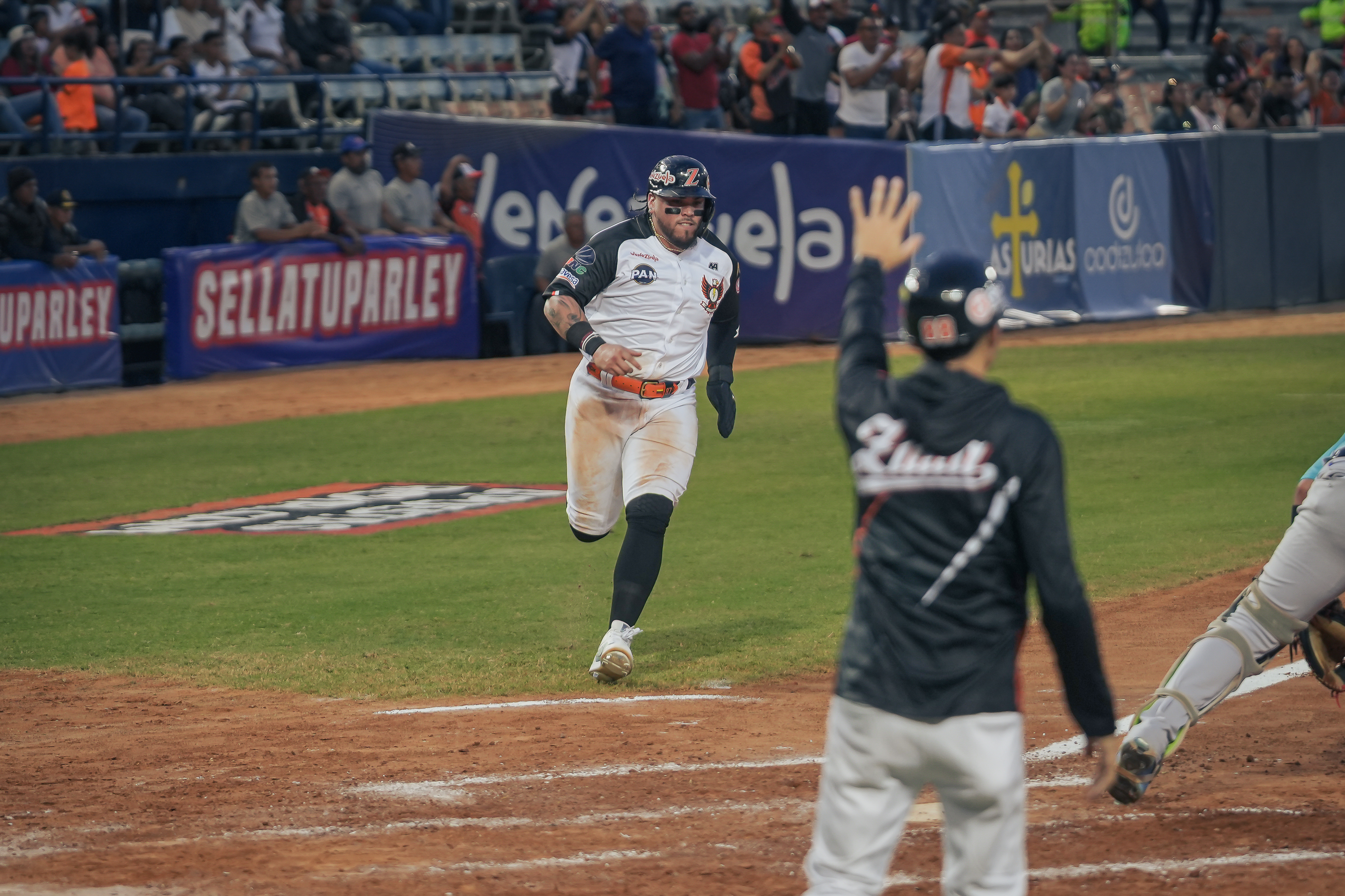 Con orgullo y compromiso: Andrés Chaparro debutó en la temporada con Águilas