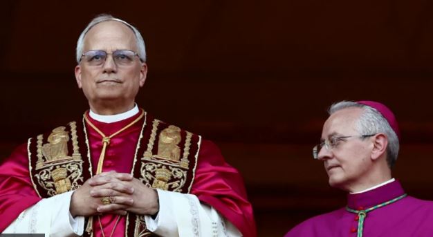 Ultiman la estatua monumental del Papa León XIV en Perú