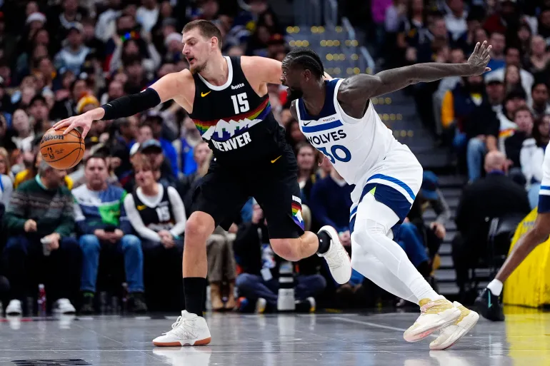 Nikola Jokic firma actuación histórica y lidera victoria de Nuggets ante Timberwolves en Navidad