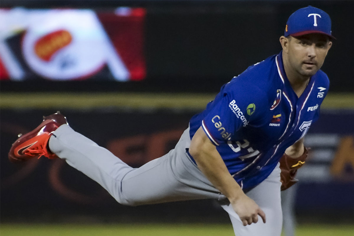 Tiburones responde en Valencia y derrota al Magallanes 3-1