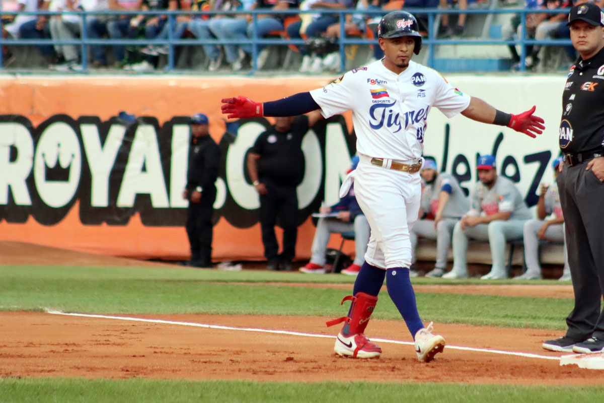 Tigres defendió su feudo ante Tiburones