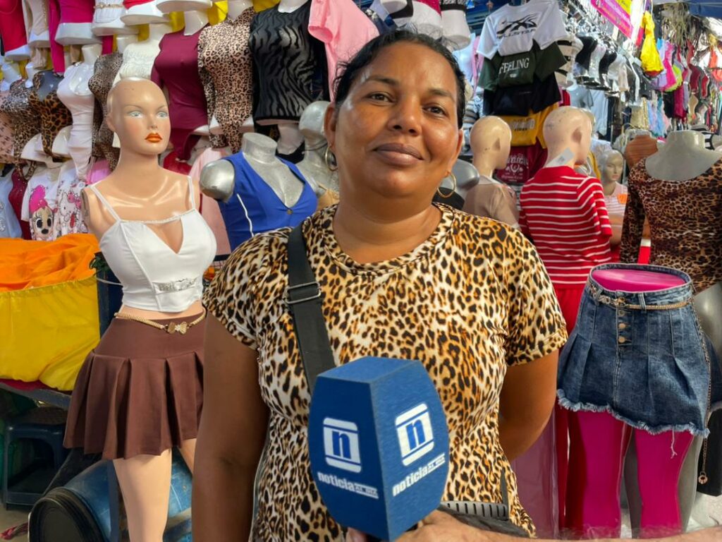 El centro está full de compradores y de gente quejándose, pero aun así el marabino sale por sus estrenos