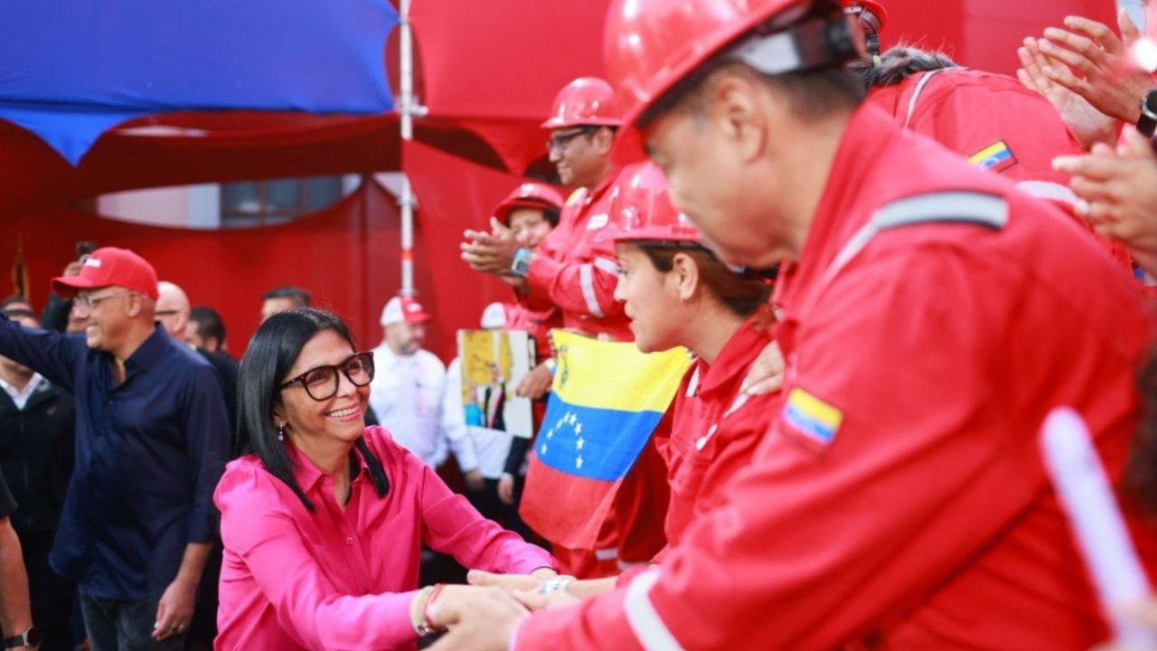 Presidenta (e) Delcy Rodríguez firma la reforma de la Ley Orgánica de Hidrocarburos