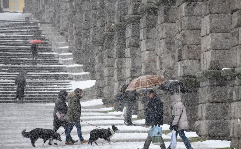 Tormenta Ingrid pone en alerta a España con olas de 7 metros y frío extremos
