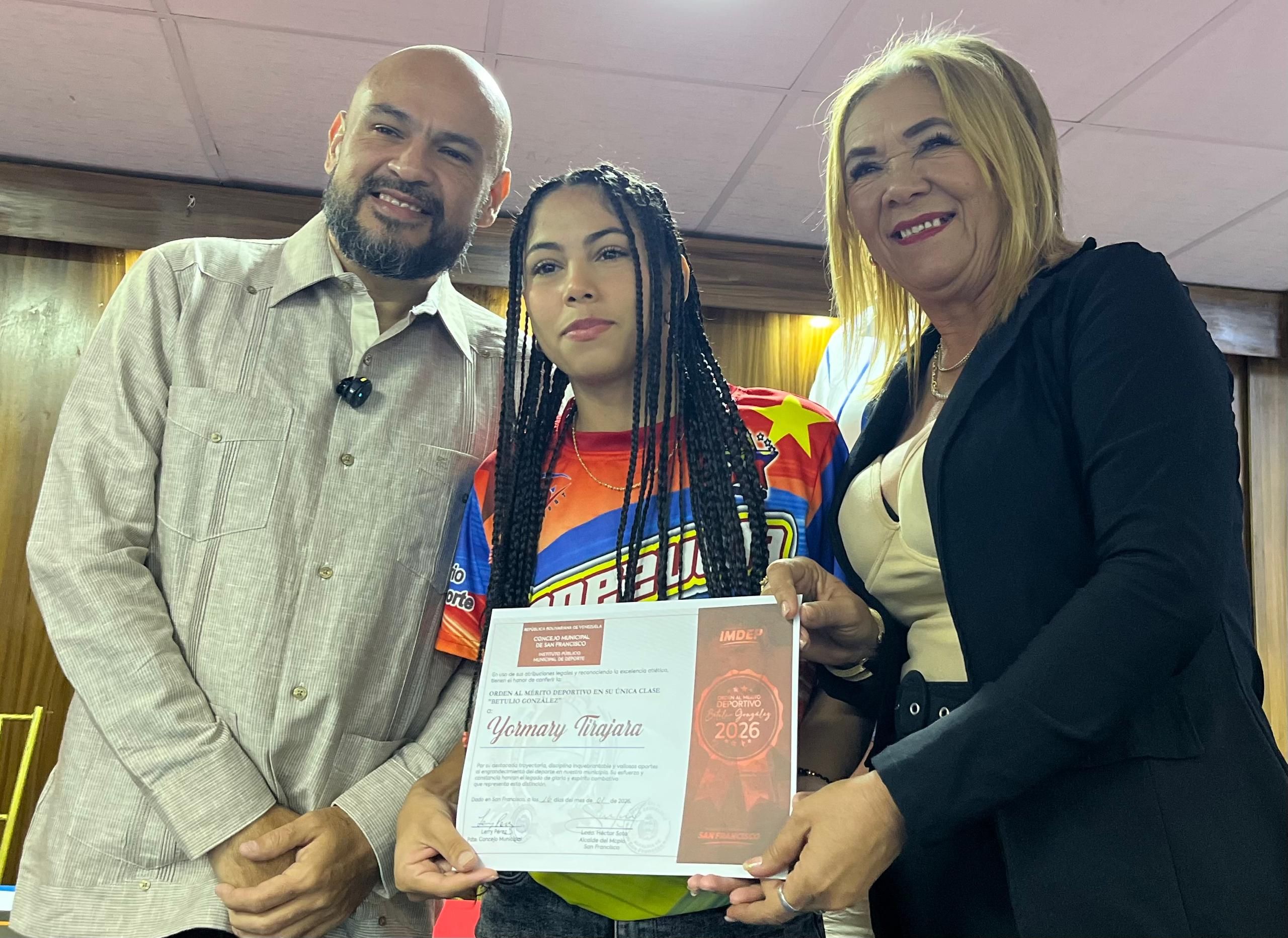 Concejo Municipal de San Francisco condecoró a sus atletas con la Orden 