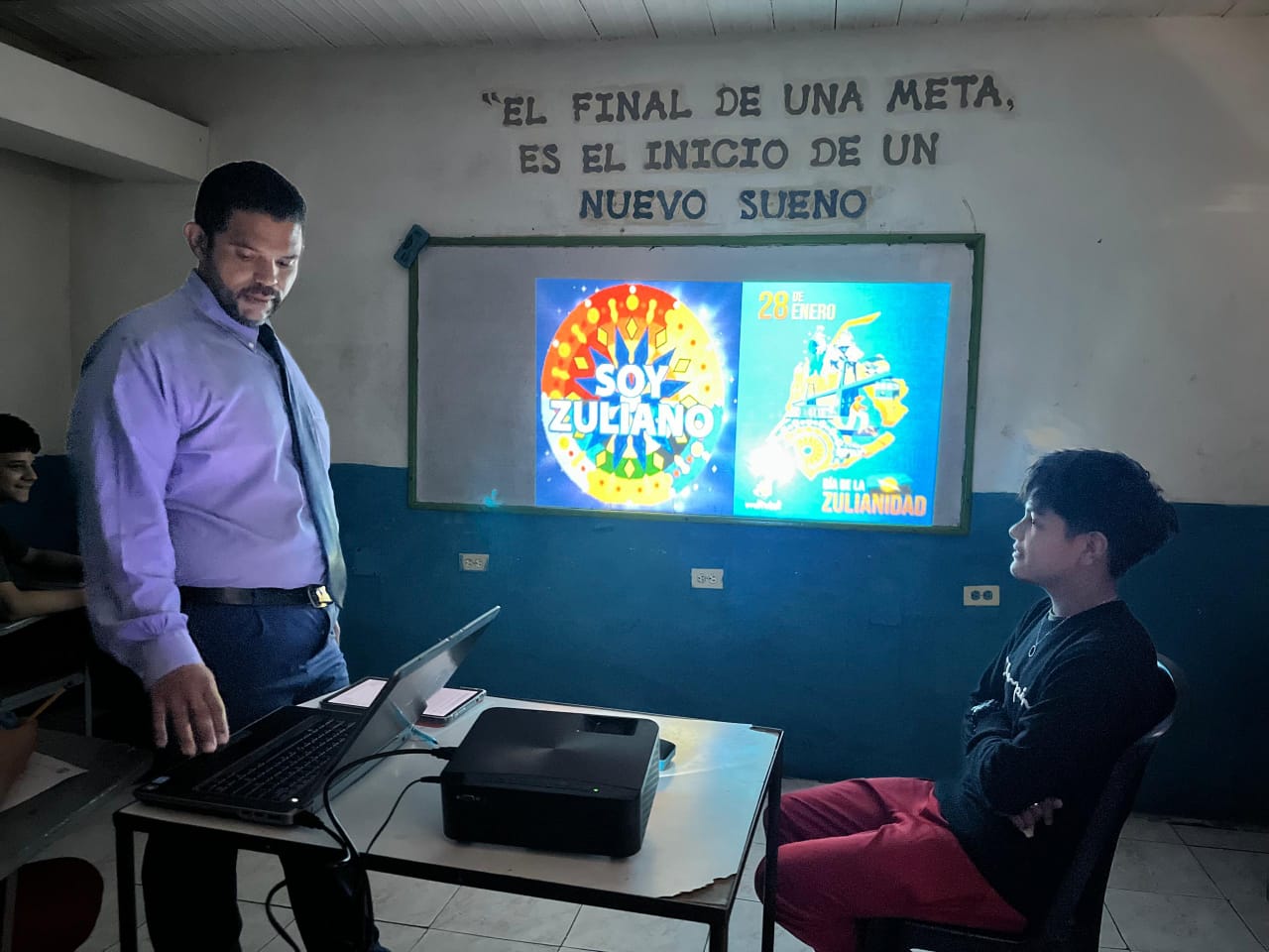 El aula que se volvió escenario de ¿Quién quiere ser millonario? en Maracaibo con el profesor Adolfo Villalobos
