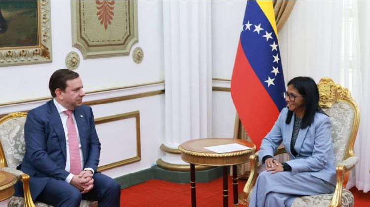 Presidenta (E) Delcy Rodríguez recibió en Miraflores a representantes de la empresa Shell para evaluar proyectos gasíferos